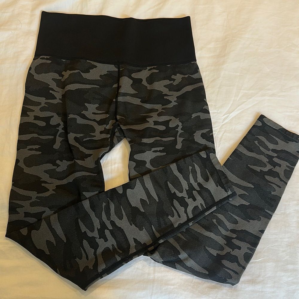 soulcycle Black & Gray Camo High-Waist Leggings